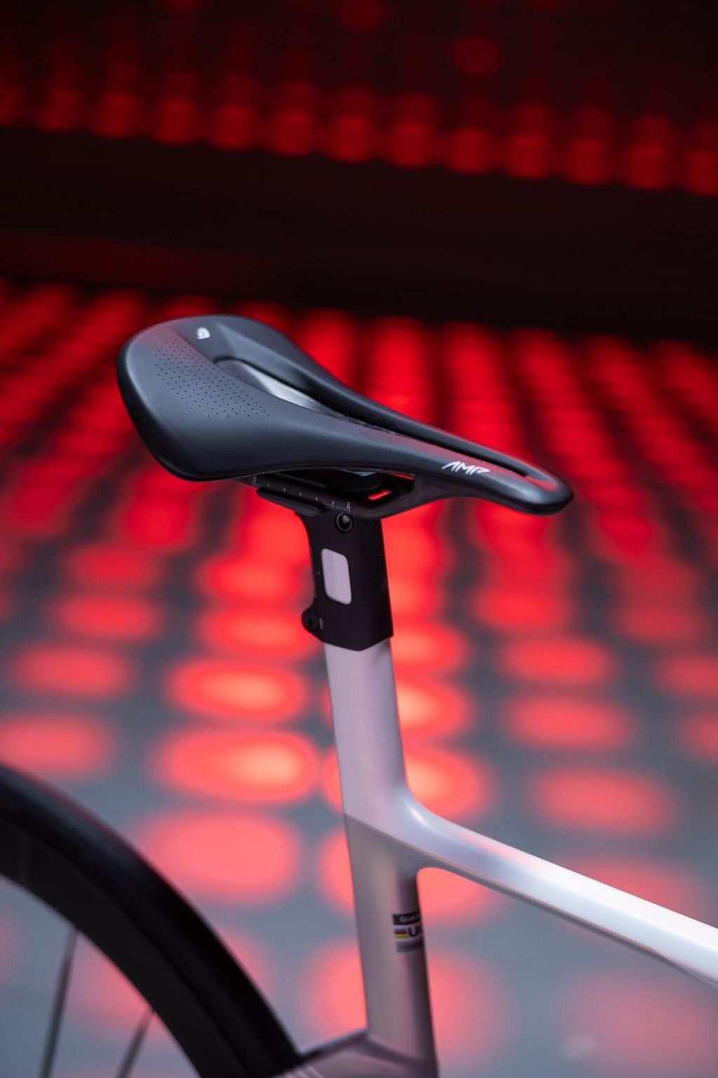 uitgerust met een Vector geïntegreerde zadelpen met 25% meer flexibiliteit